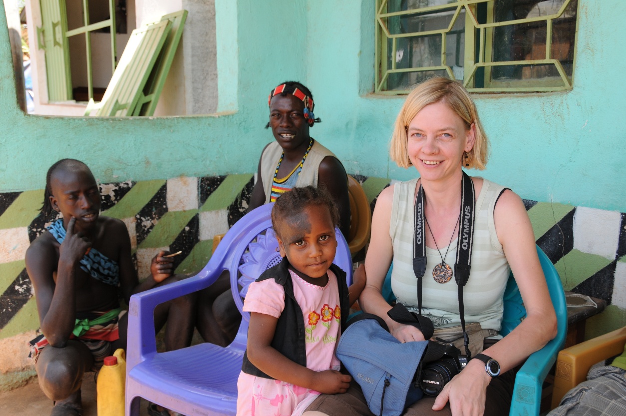 Dr. Jovana Sadlova with study participants in Ethiopia-1